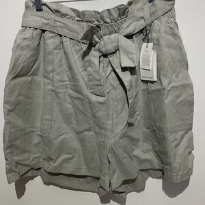 Gibson Latimer Women's Mineral Grey Belted Paper Bag Shorts Size XXL NWT